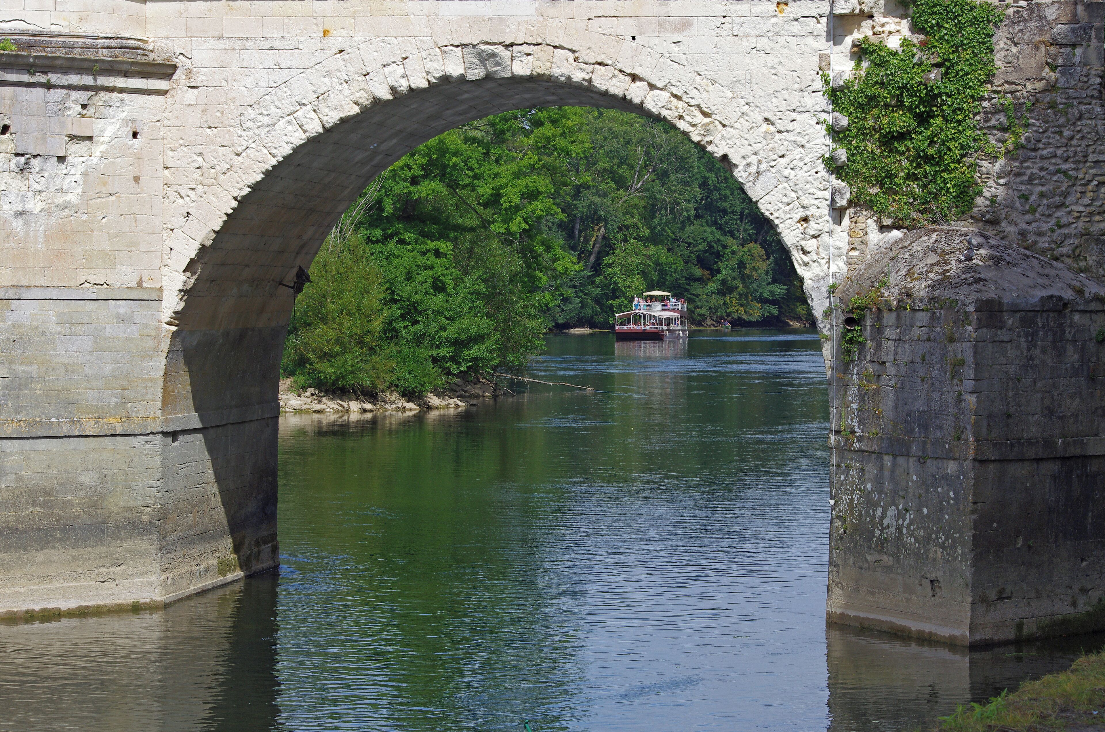 Le Château de Chenonceau. S'agit-il d'un pont ou d'un château.? Le 20 juin 1940 les troupes allemandes atteignent les coteaux sur la rive nord du Cher. Les ponts sur le Cher avaient été détruits. Supposant, la présence de troupes Françaises vers Franceuil, les allemands postèrent une batterie de 105 mm sur les hauteurs dominant le village de Chisseau et tirèrent sur ce parc. Le tir mal réglé, le château fut atteint. La toiture des galeries fut traversée de part en part, un projectile éclata sur l'escalier de pierre de la tour des Marques. Un avion vient en appui des opérations terrestres et pilonne les douves du parc. Les Allemands traversèrent la rivière et le château fut occupé. Les troupes cantonnées dans les dépendances avec leur matériel. Après l'armistice, les autorités de l'armée d'occupation reconnurent au château la qualité de "monument historique". Mais le château constituant un pont sur lequel la ligne de démarcation (frontière entre la zone libre et la zone occupée) pouvait être franchie, elles en interdirent l'accès et ne le permirent qu'au seul régisseur. Le 7 juillet 1944, un avion américain bombarde le château. Les bombes tombent dans le Cher, dont une à proximité de la chapelle et détruit les vitraux d'origine. Les vitraux actuels sont dus au plus grand maître verrier des années 1950 : Max Ingrand. Deux mois plus tard les allemands s'enfuirent. Il était temps de penser aux réparations. Is it a bridge or a castle. ?
 June 20, 1940, German troops reached the hills on the north bank of the Cher . The bridges over the Cher had been destroyed . Assuming the presence of French troops to Franceuil , German stationed themselves a battery of 105 mm in the hills overlooking the village of Chisseau and fired at the park. Shooting evil rule, the castle was reached. The roof of the galleries was crossing from side to side , a shot broke out on the stone steps of the tower of Brands . A plane comes in support of land operations and pounded flukes park. The Germans crossed the river and the castle was occupied . Troops stationed in the outbuildings with their equipment . After the armistice, the authorities of the army of occupation recognized the quality of the castle " historical monument" . But the castle forming a bridge on which the demarcation line (border between the free zone and the occupied zone ) could be reached, they banned the access to and the only one allowed regisseur . July 7, 1944 , a U.S. aircraft bombed the castle. The bombs fell in the Cher , one near the chapel and destroyed the original stained glass windows. The current windows are due to the larger master glassmaker 1950 : Max Ingrand . Two months later the Germans fled. It was time to think about repairs.