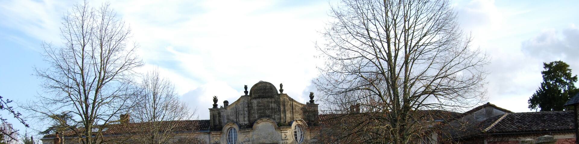 This building is indexed in the Base Mérimée, a database of architectural heritage maintained by the French Ministry of Culture, under the reference PA00083874 .