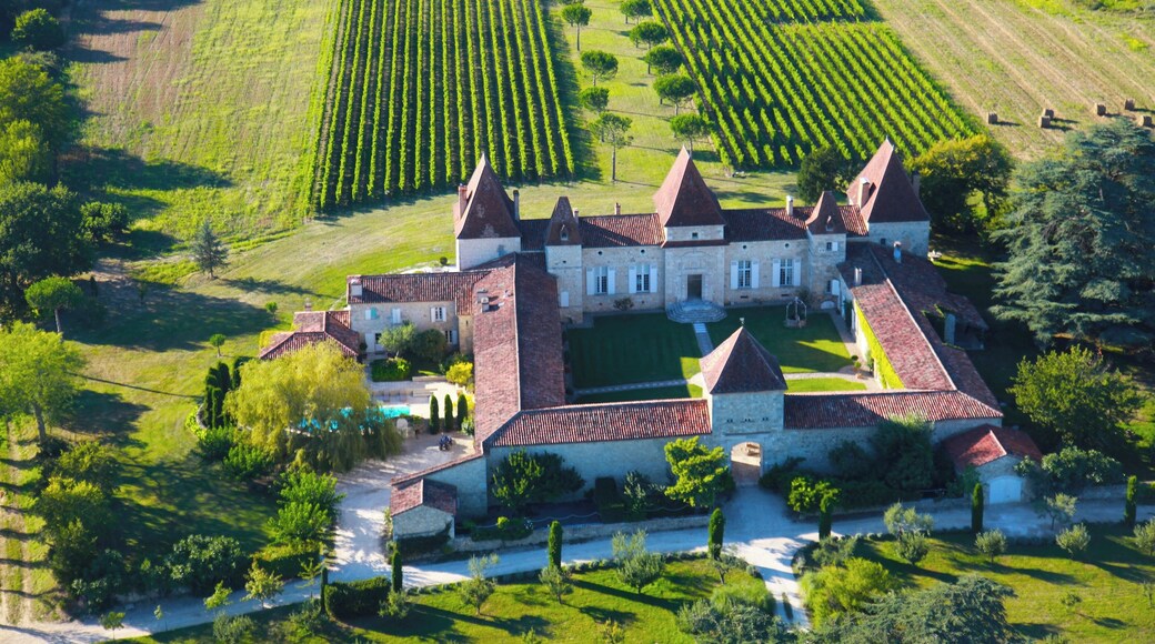 Vue aérienne du Château de Mazelières