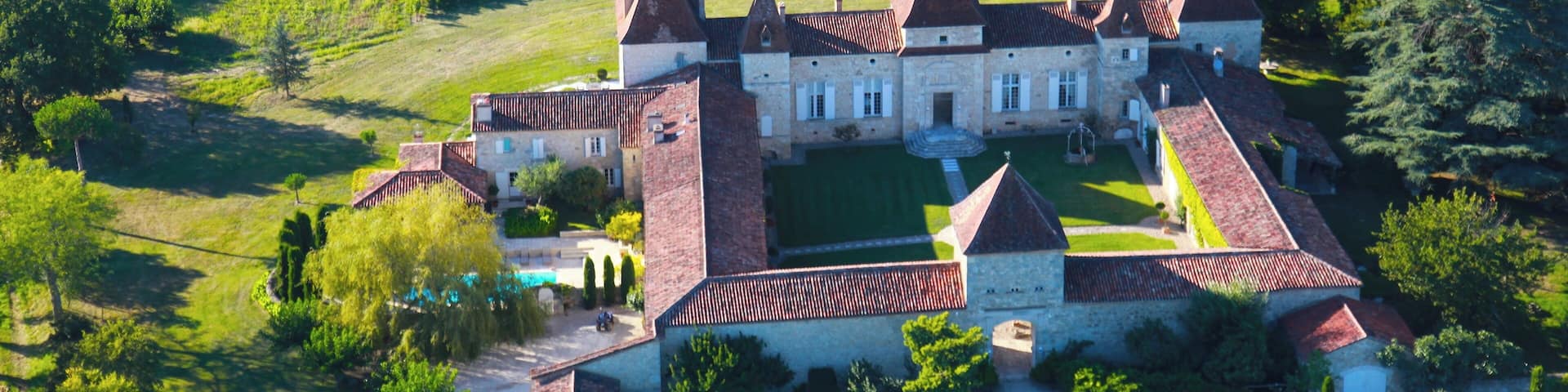Vue aérienne du Château de Mazelières