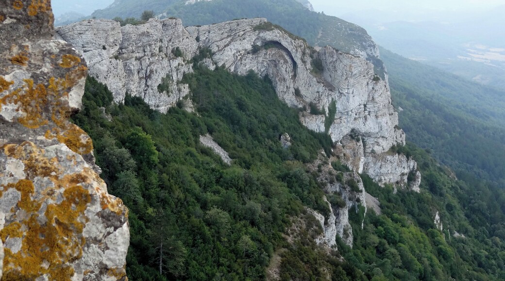 This building is indexed in the Base Mérimée, a database of architectural heritage maintained by the French Ministry of Culture, under the reference PA00102673 .