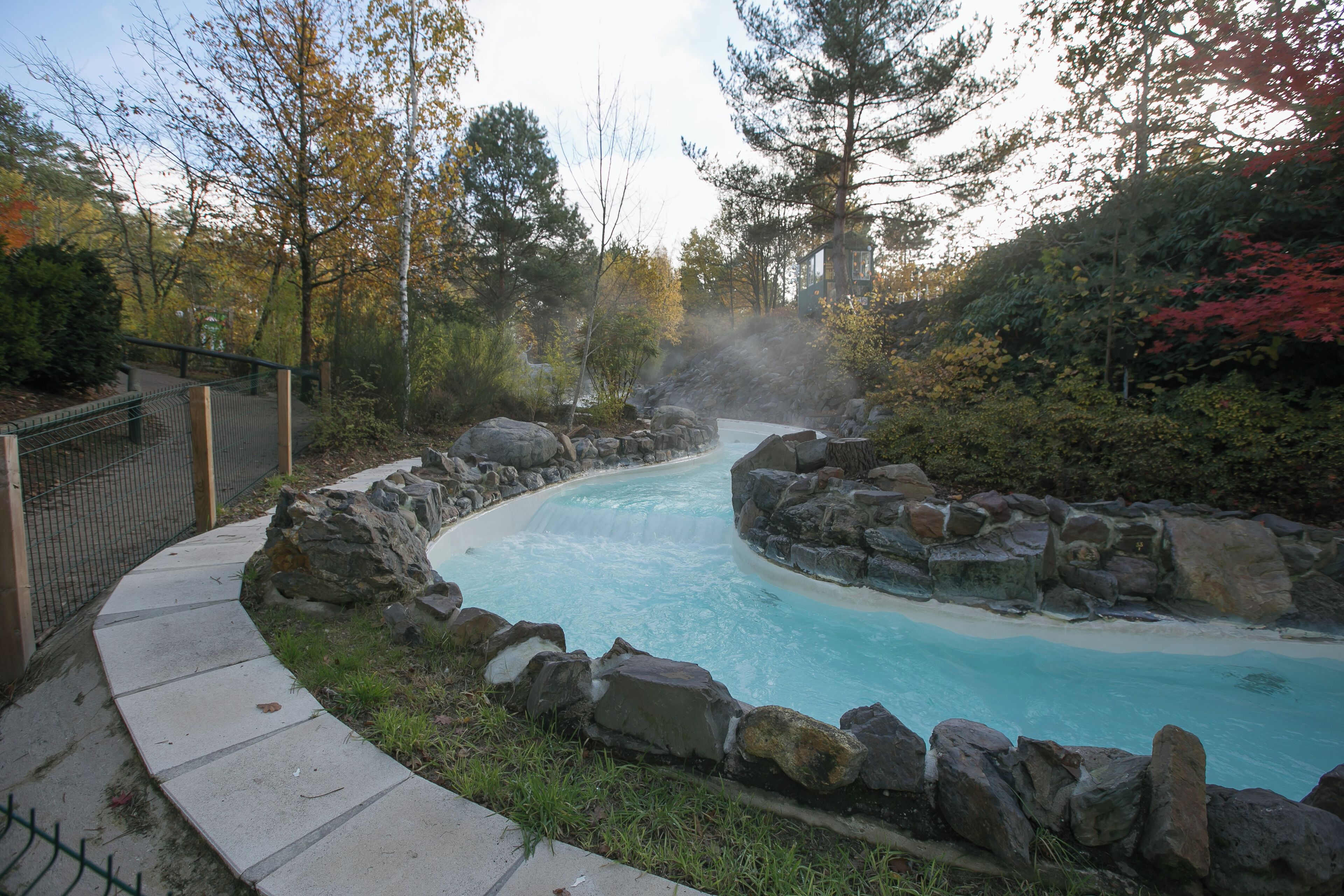 Parcours extérieur de la "Rivière sauvage" de l'Aqua Mundo du Center Parcs "Les Hauts de Bruyères" / Chaumont-sur-Tharonne - Loir-et-Cher - France