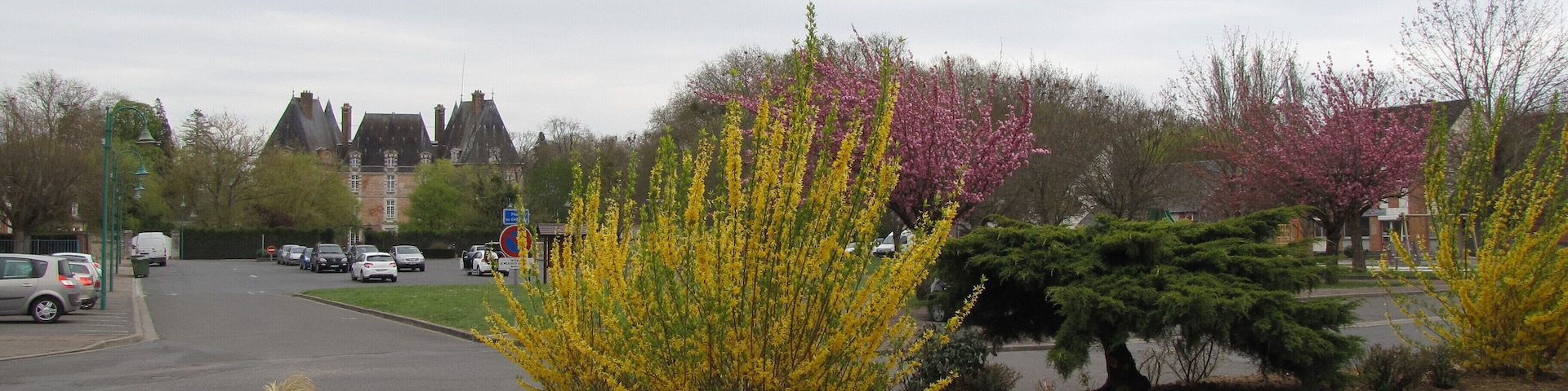 Château-Renard - Loiret. Place du Château