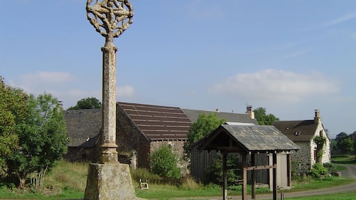 Chalinargues (Cantal) Croix de Mons