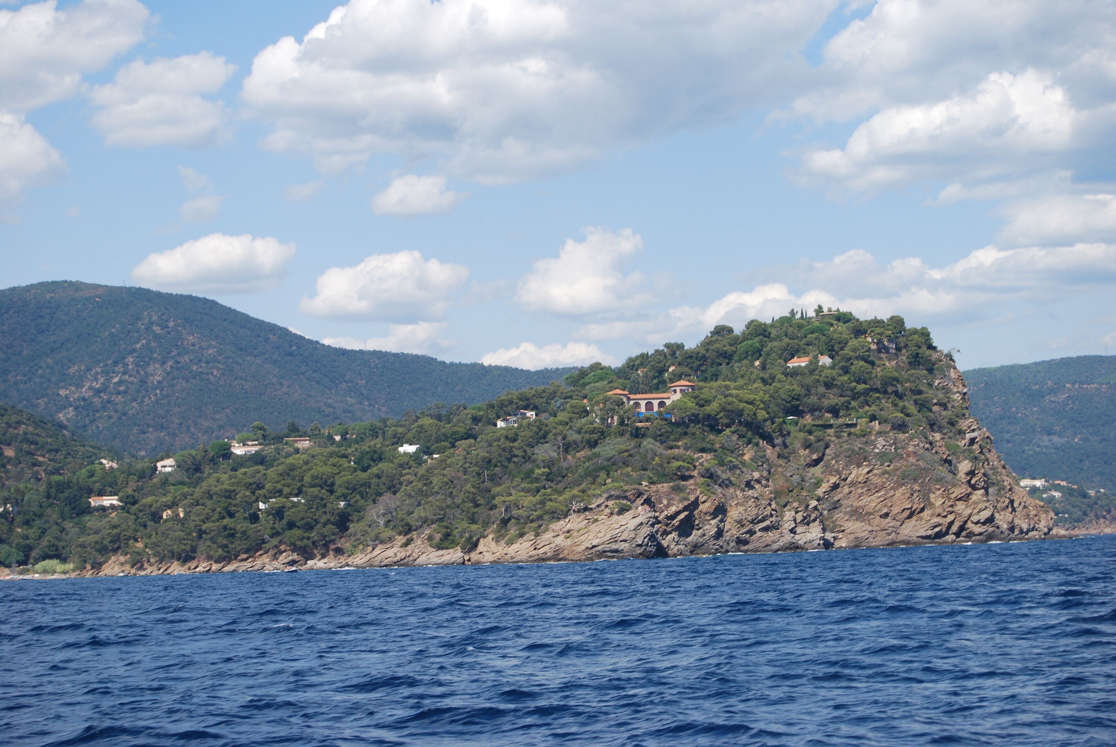 Le cap Nègre (Partie Ouest). Vu de la mer.