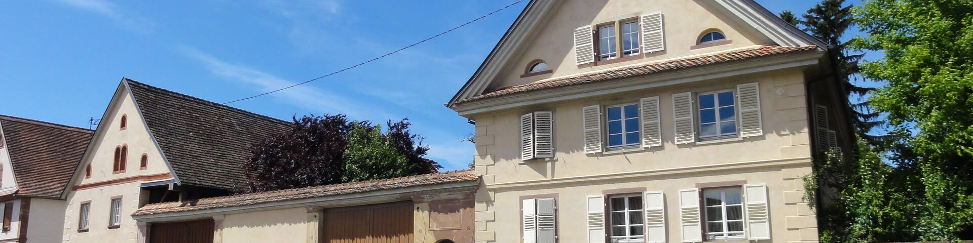 This building is indexed in the Base Mérimée, a database of architectural heritage maintained by the French Ministry of Culture, under the reference IA67007131 .