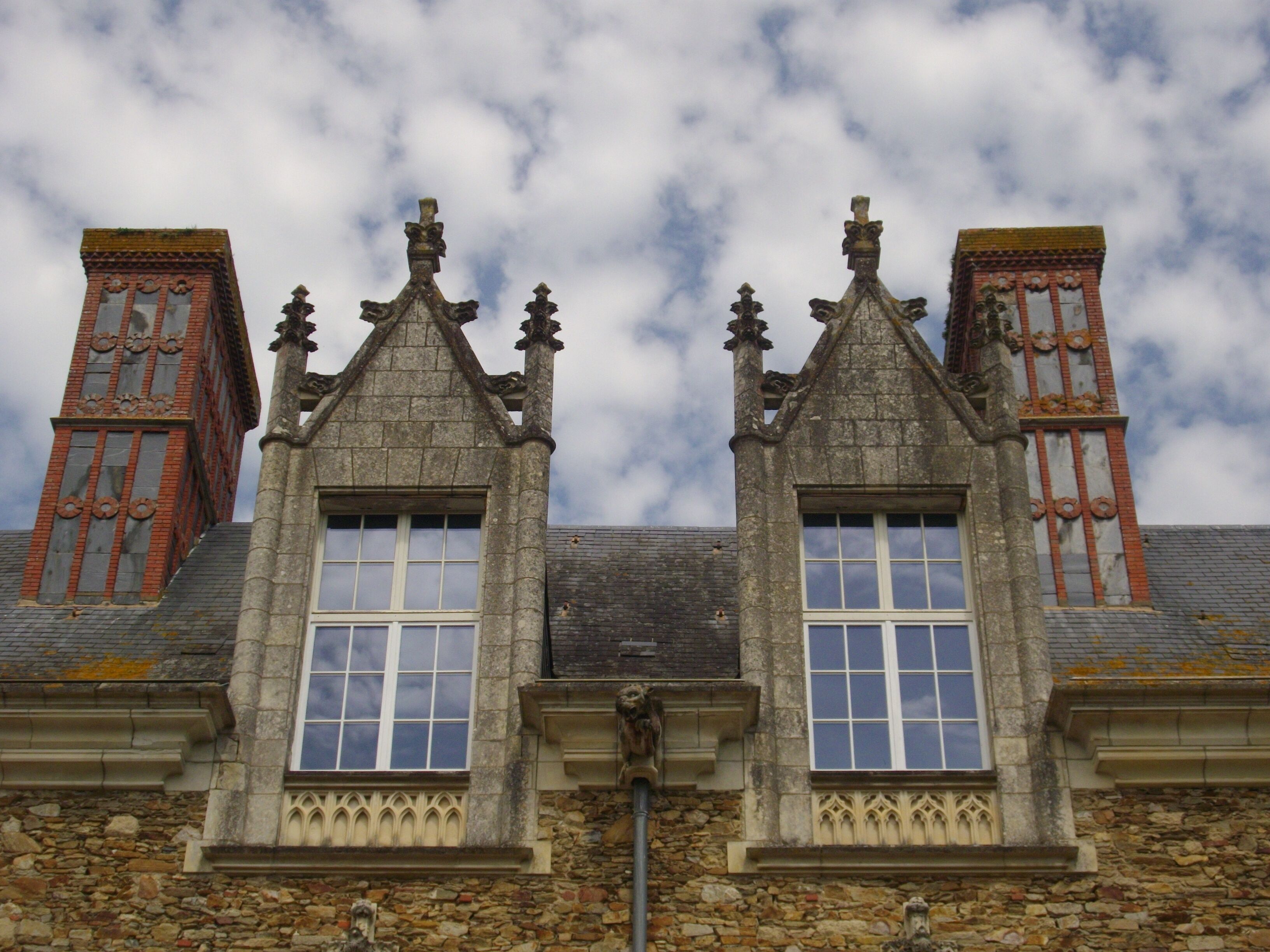 This building is indexed in the Base Mérimée, a database of architectural heritage maintained by the French Ministry of Culture, under the reference PA00108572 .