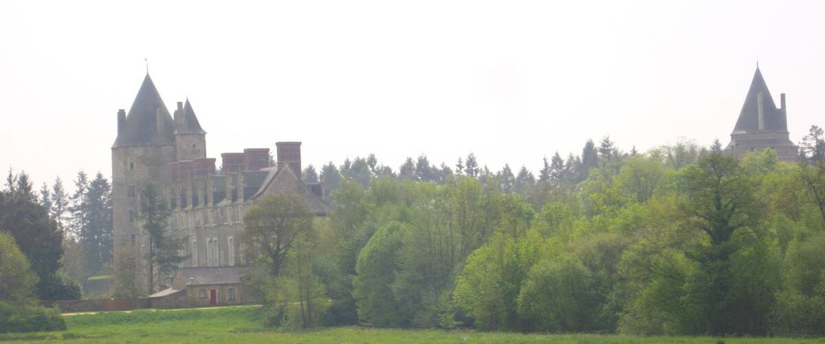 This building is indexed in the Base Mérimée, a database of architectural heritage maintained by the French Ministry of Culture, under the reference PA00108572 .