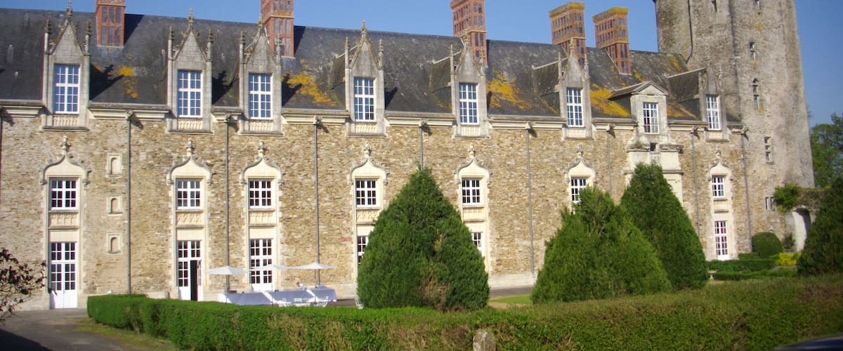 This building is indexed in the Base Mérimée, a database of architectural heritage maintained by the French Ministry of Culture, under the reference PA00108572 .