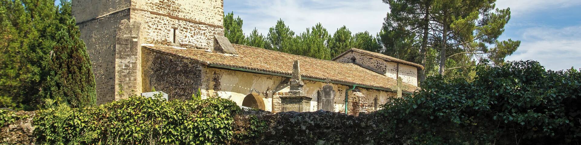 This building is indexed in the Base Mérimée, a database of architectural heritage maintained by the French Ministry of Culture, under the reference PA00083138 .