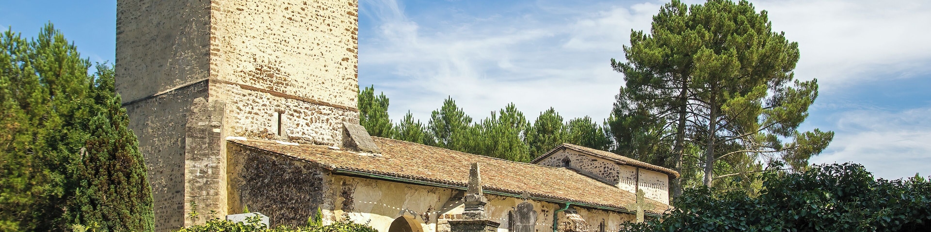 This building is indexed in the Base Mérimée, a database of architectural heritage maintained by the French Ministry of Culture, under the reference PA00083138 .