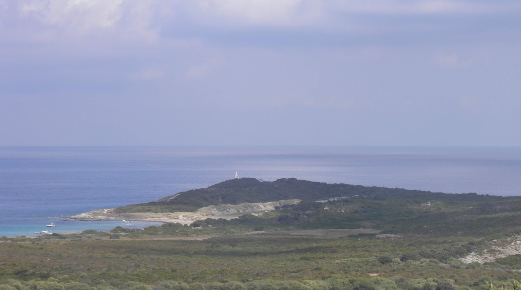 Mer et paysage depuis Barcaggio à Ersa (Haute-Corse, France).