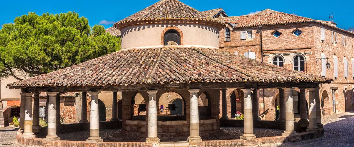 France, Tarn-et-Garonne, Auvillar, circular market (1830) (Most Beautiful Village in France) Saint James way