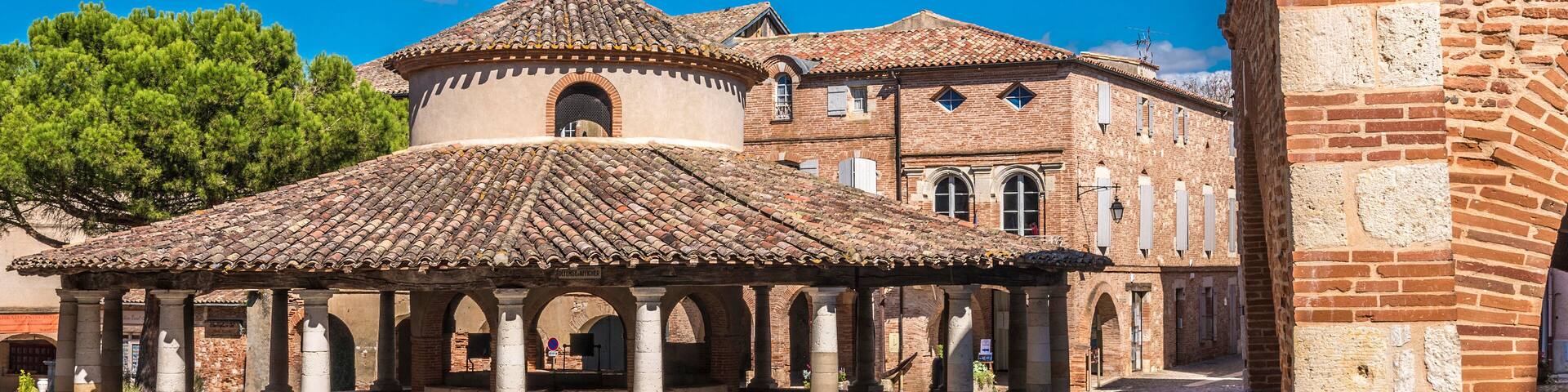 France, Tarn-et-Garonne, Auvillar, circular market (1830) (Most Beautiful Village in France) Saint James way