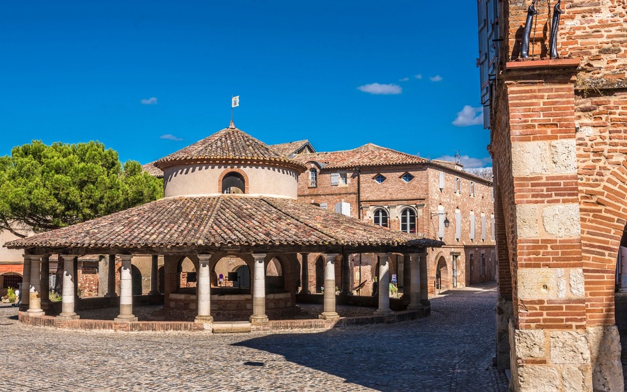 France, Tarn-et-Garonne, Auvillar, circular market (1830) (Most Beautiful Village in France) Saint James way