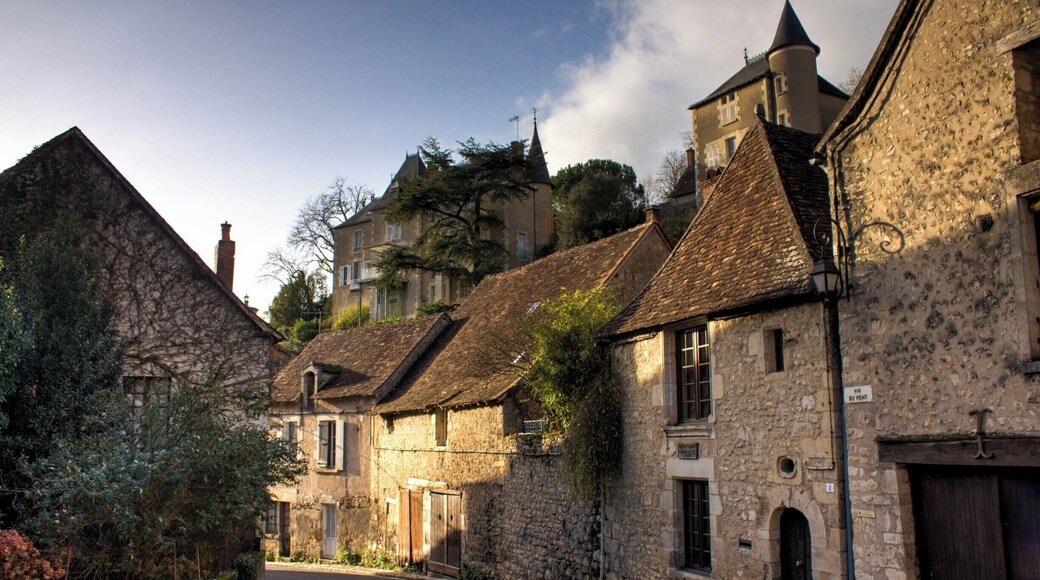 Angles-sur-l’Anglin gets its name from the Angles, the Saxon tribe that invaded England in the 5C, and from the river that separates the upper part of the village from the lower one.