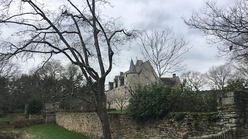 This building is inscrit au titre des Monuments Historiques. It is indexed in the Base Mérimée, a database of architectural heritage maintained by the French Ministry of Culture, under the reference PA00090975 .