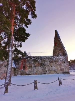 The Church of St. Michael in wintertime.
Construction of the old church at Pälkäne is believed to been between 1495–1505. #Trovember