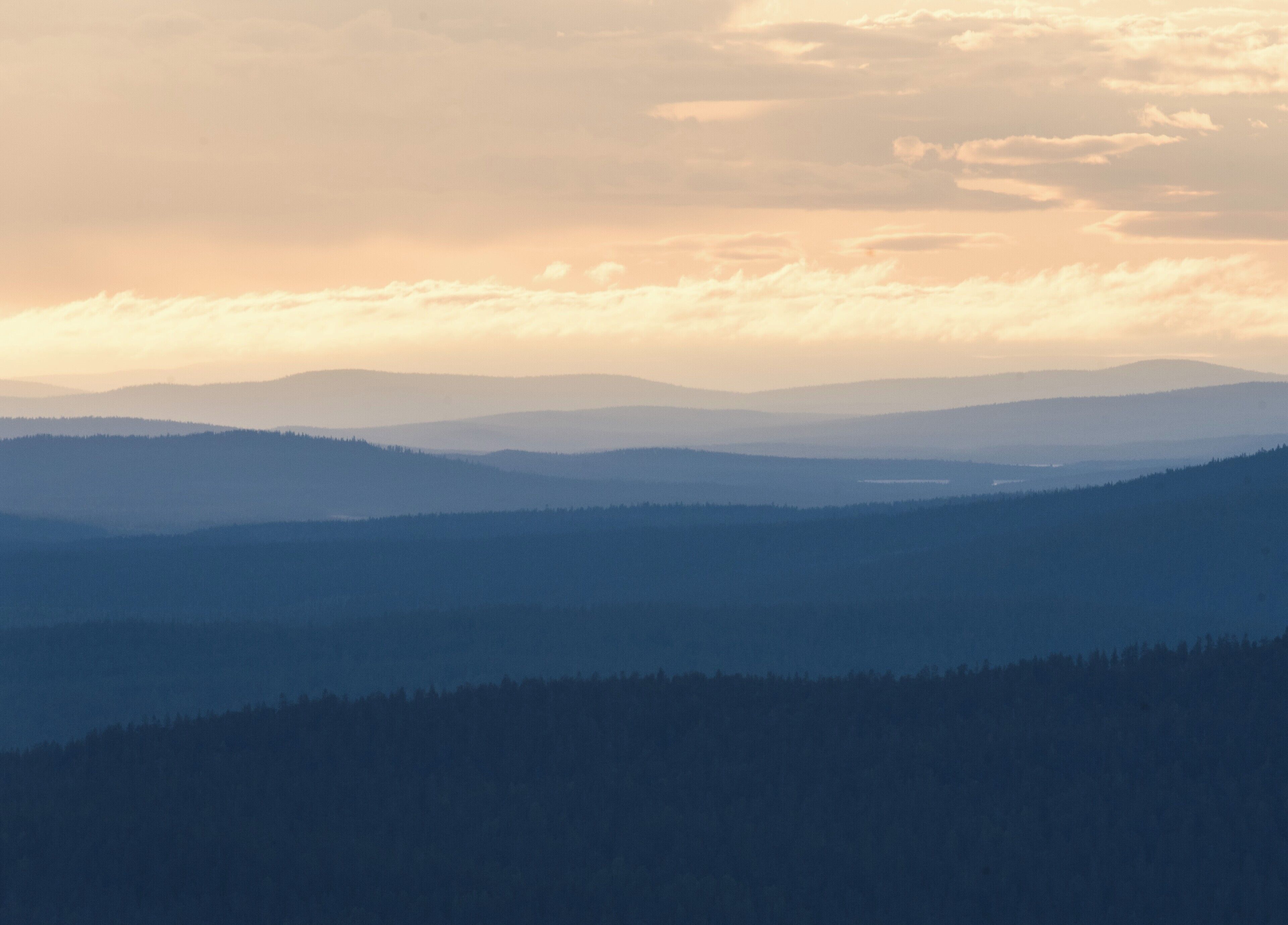 This is a closer look on the horizon during midnight sun with my 150-600mm Sigma lens.
