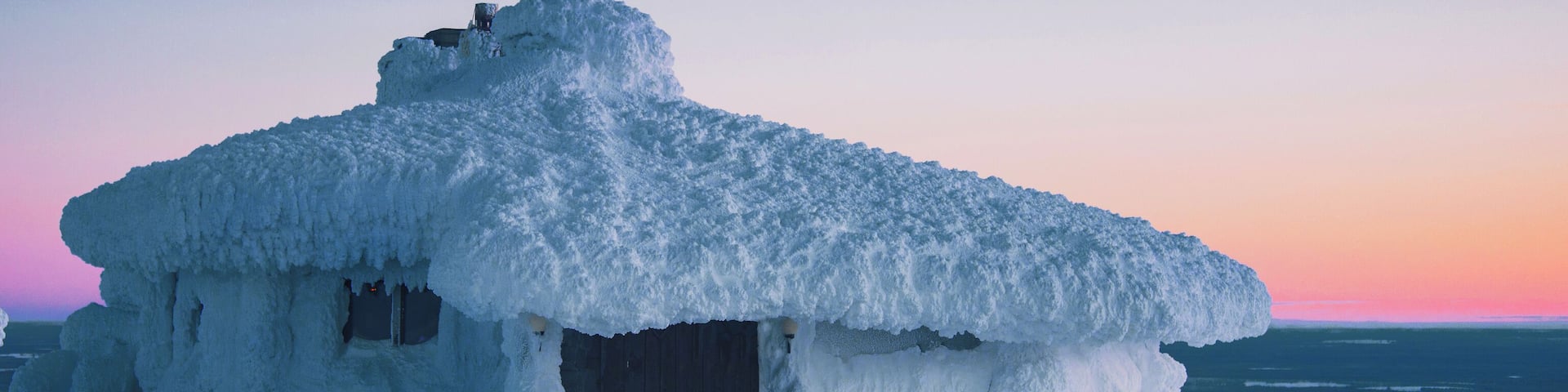 Frozen cabin in Yllas, Lapland, Finland.
Temperatures were SO low..!!
Make sure you follow me on: https://www.instagram.com/alexcelaire/