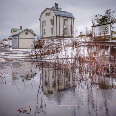 The Åland archipelago contains more than 6,000 islands which would take a lifetime to explore. This tiny and rocky island of Kobbaklintar is accessible only by boat and houses buildings that can be rented for events, but nothing else.