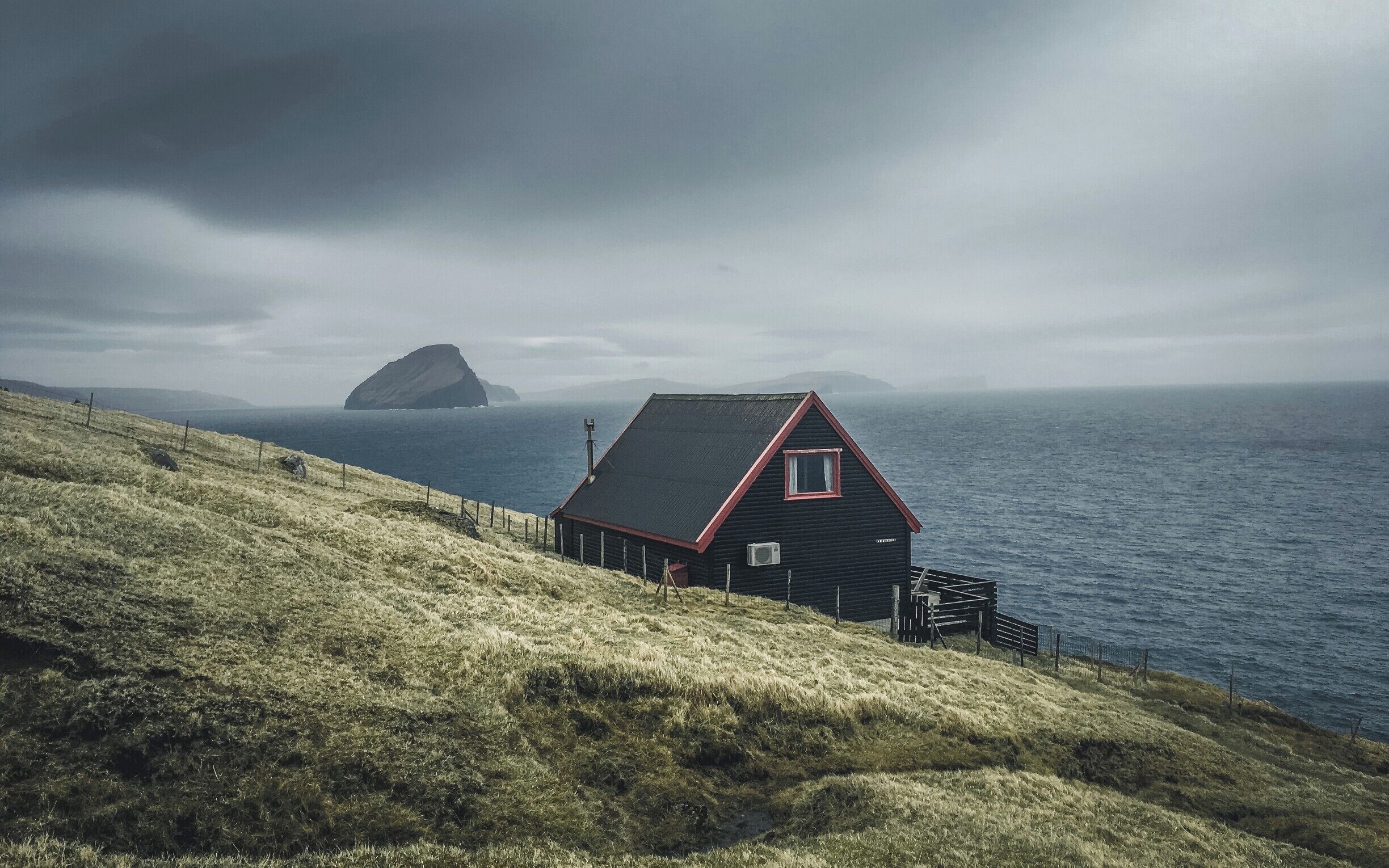 House goals on the shores of the Faroe Islands. Just wanna wake up and do nothing besides watching the ocean.

#TroveOn #TakeAHike #Faroer #houses #cabins #FaroeIslands

https://www.facebook.com/ShotByCanipel/
https://www.instagram.com/canipel/