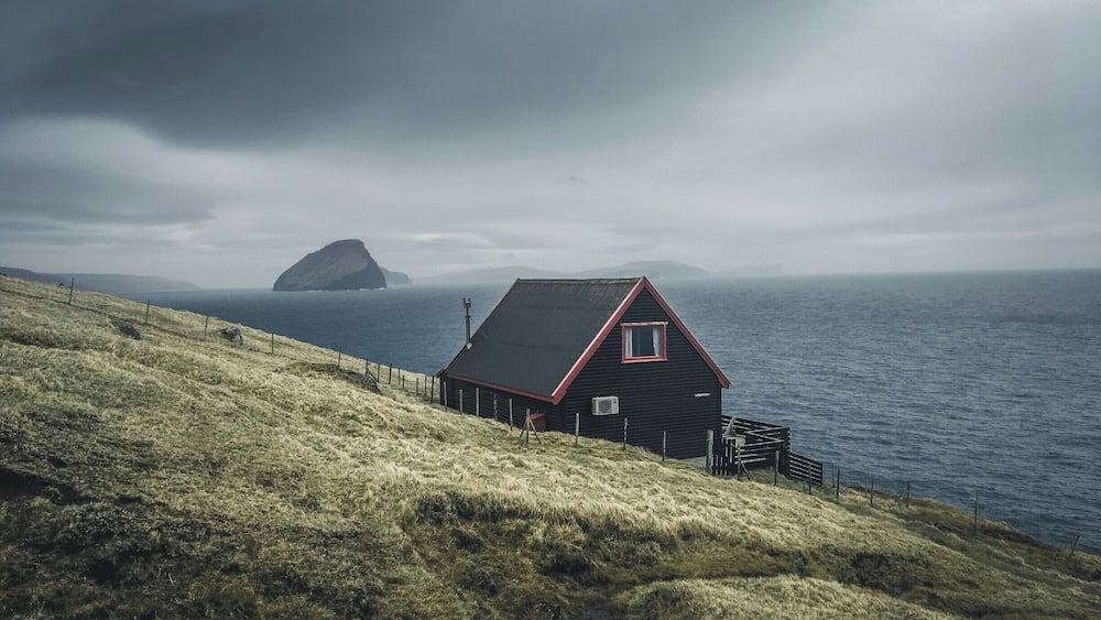 House goals on the shores of the Faroe Islands. Just wanna wake up and do nothing besides watching the ocean.
#TroveOn #TakeAHike #Faroer #houses #cabins #FaroeIslands
https://www.facebook.com/ShotByCanipel/
https://www.instagram.com/canipel/