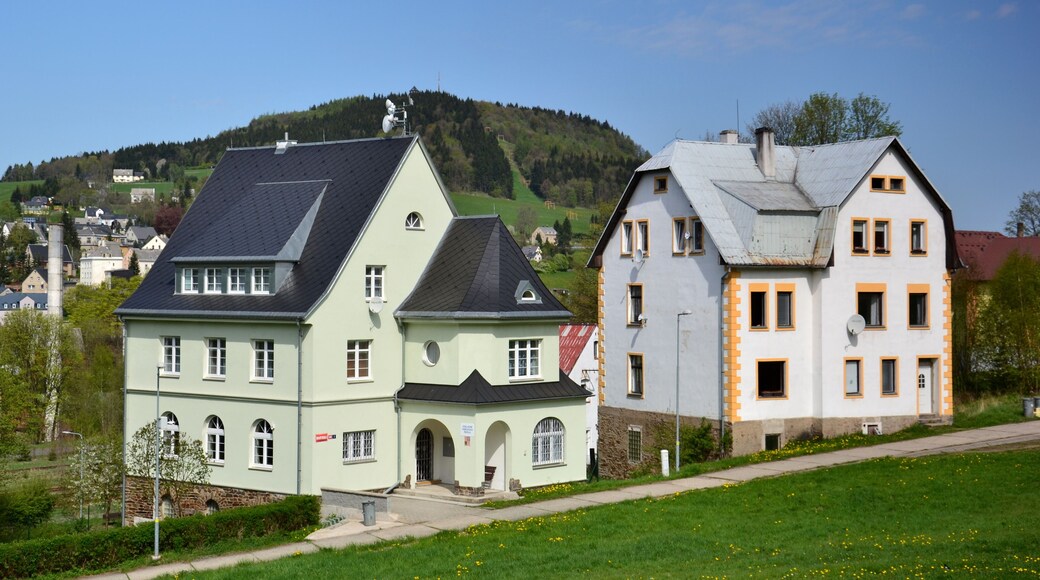 Vejprty – Martinská ulice se Základní uměleckou školou (dům vlevo)