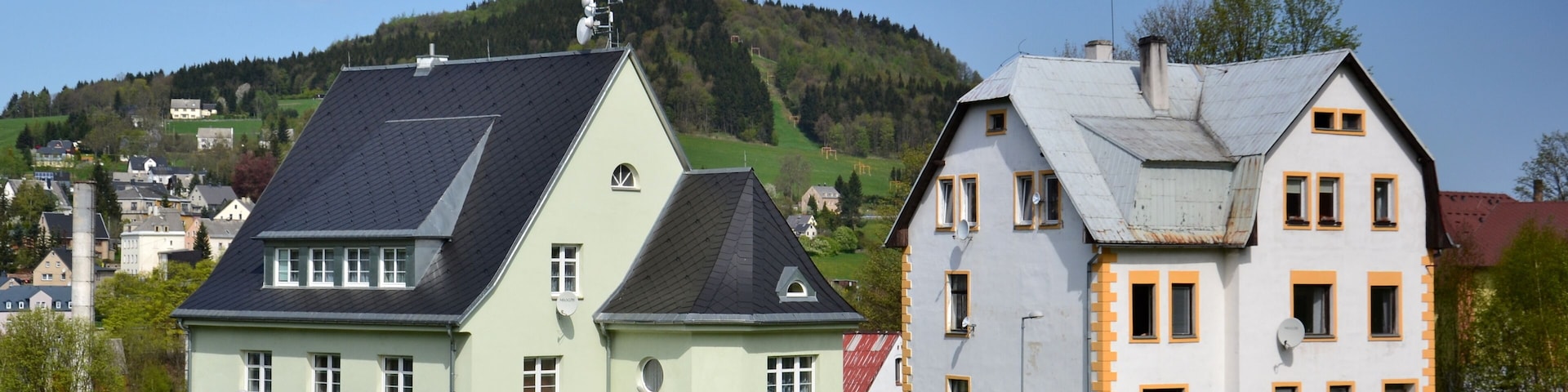 Vejprty – Martinská ulice se Základní uměleckou školou (dům vlevo)