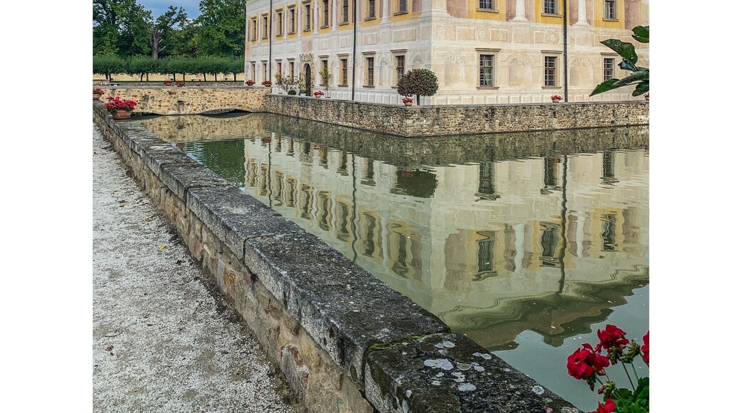A Renaissance jewel in the swampy landscape between the ponds of the Netolice basin; an architectural dream of a romantic Italian master builder, longing for his distant home when working abroad. The Bohemian landscape and the North Italian casino. The dream that came true with amazing results. That’s Kratochvíle.