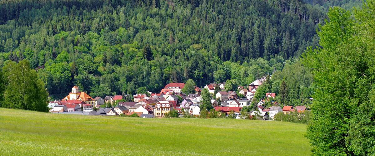 Vrch Hradiště (715 m) a Zelená hora (713 m) nad Kraslicemi, Krušné hory