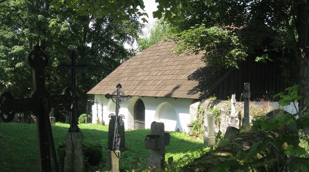 Cemetery and baroque ossuary (Church of St. Moritz in Mourenec).