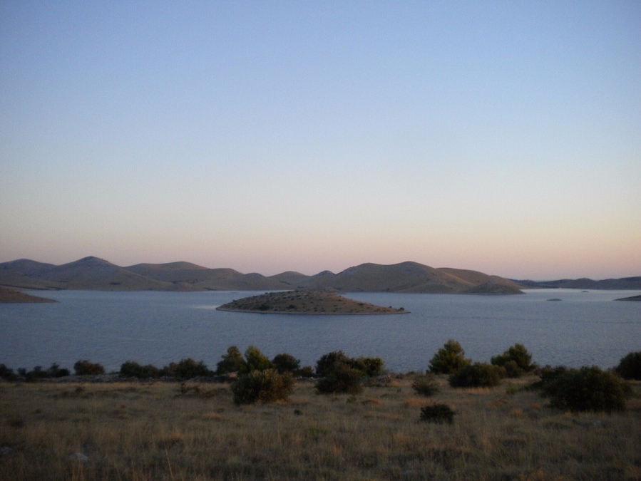 This group of islands is located in central Adriatic and it is the meeting place of the islands of Zadar and Šibenik archipelago. National park Kornati has 89 islands, islets and rocks. Every part of this natural beauty has something special and because of that it is also called heaven for boaters.
https://putujuciblog.wordpress.com/2015/02/12/national-park-kornati-2500-sunshine-hours-a-year/
#NationalPark