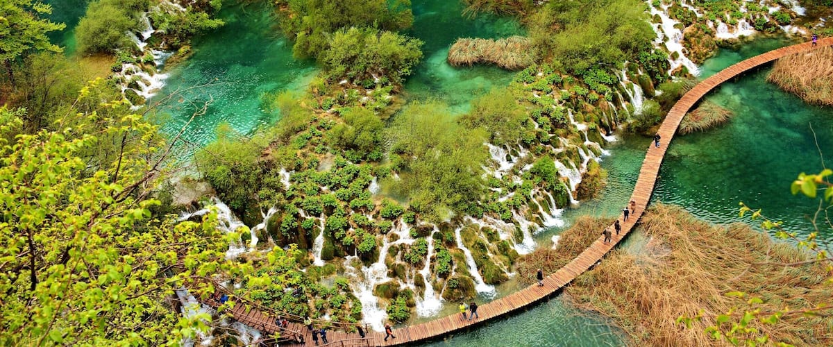 That's what heaven must look like from top...
Not very far from Zagreb, this place is full of natural beauty and emerald lakes... You need at least a day to spend here... Don't forget to carry your umbrella or rain coats... We got the view on our way back to the exit... Don't leave the place until you have witnessed this, lol.
#plitvice #plitvicelakes #plitvicelakesnationalpark #plitvičkajezera #croatia #roadtrip #roadtripincroatia #easteurope #natureatitsbest #euro #europe #travel #traveller #wanderlust