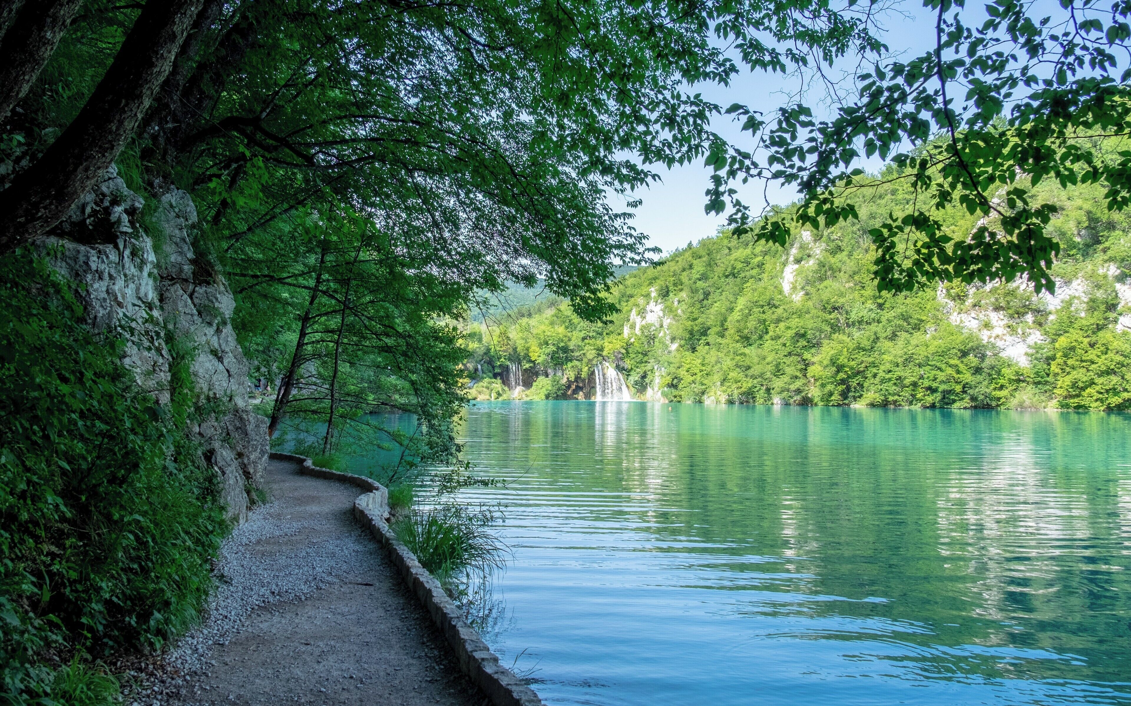 The breathtaking #plitvicelakes National Park added In 1979 to the Unesco World Heritage Sites list.

#Croatia #croatialife #croatianow #croatiatodo #igerscroatia #onlycroatia #visitcroatia #wonderlustcroatia #unlimitedcroatia #lovecroatia #croatia_instagram #croatia_photography #igerscroatia #croatiancoast #croatialove #CroatiaFullOfLife #travelingram #instatraveling #travelphotography #travel #travelgram #instagrammers #unesco #plitvice #plitvickajezera #waterfalls #nature #water #nationalpark