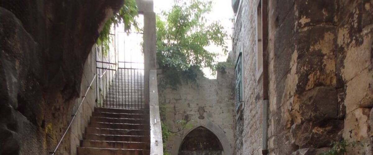 I do remember how quaint I thought it was, I just had to stop........I would like to visit again one day 😉