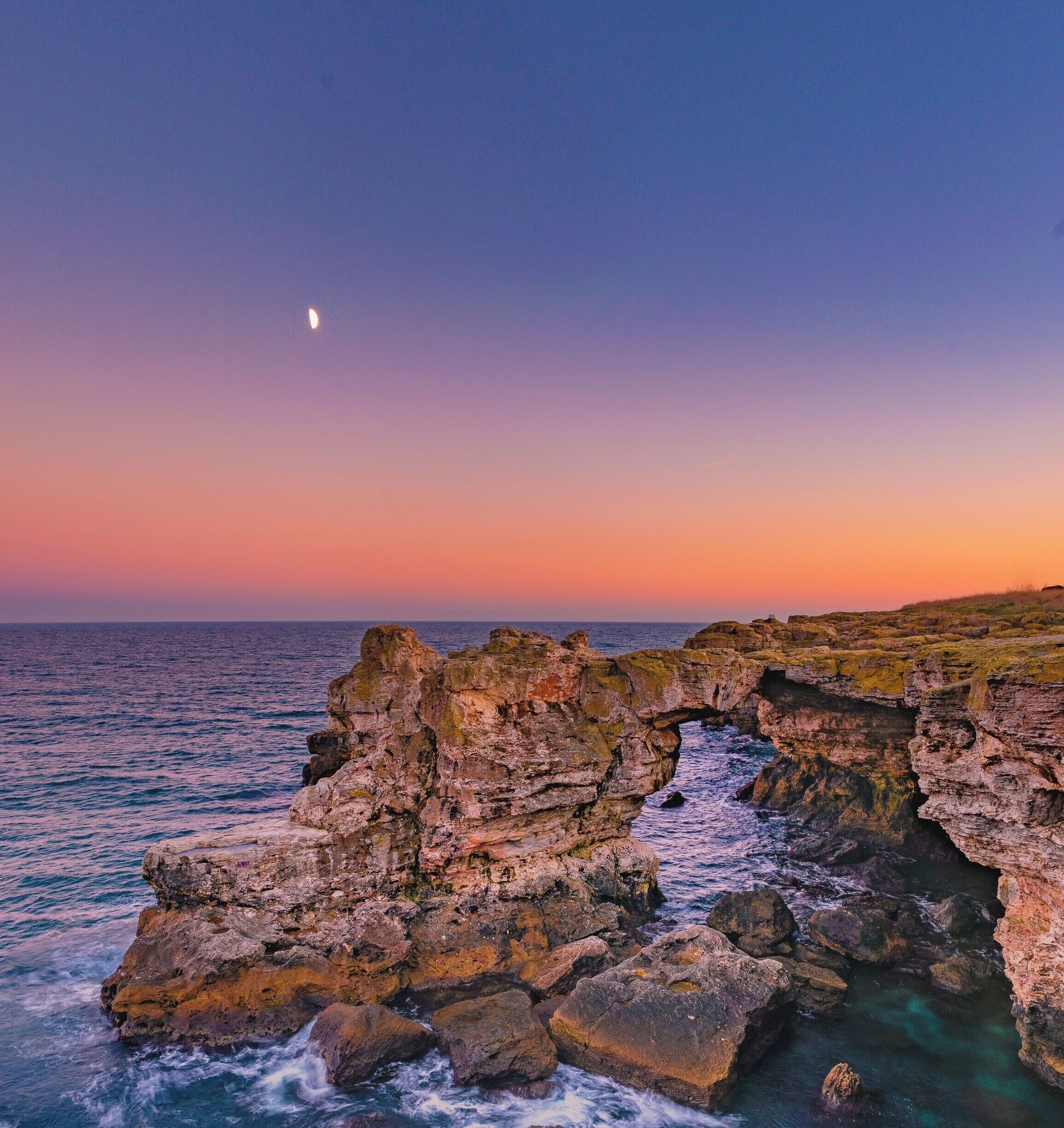 The stone arc in tyulenovo. Breathtaking place.
#stone #arc #bulgaria #nature #landscape #travel #sunset
 #BvSExplore