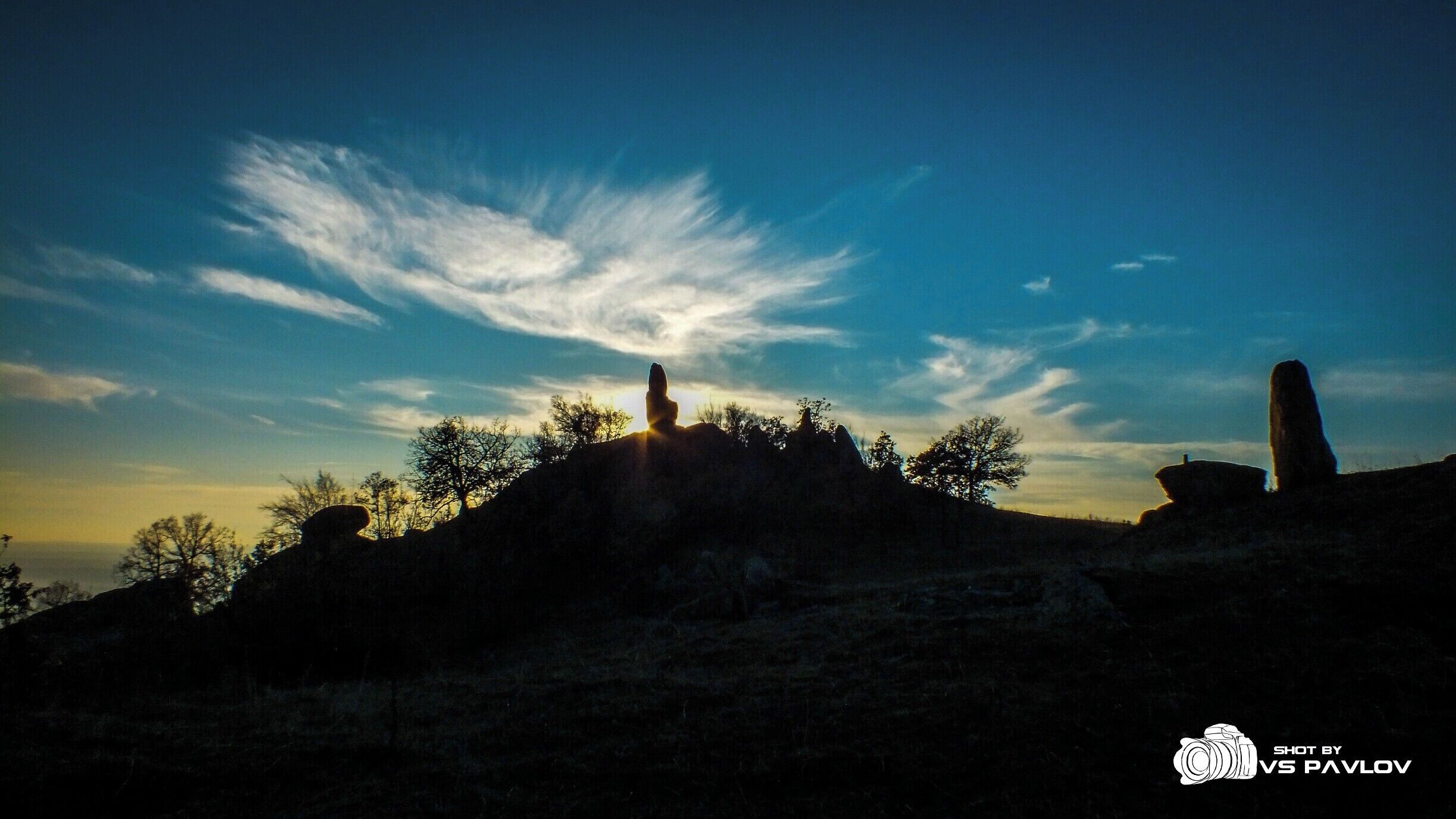 The rock sanctuary Garvanov kamuk /Raven Stone/ is located west of the Thracian cult center Starosel near the village of the same name. There are many fragments of ceramic objects around the cult place, but the site is not archaeologically researched.

According to the Bulgarian archaeologist Dr. Georgi Kitov, the sanctuary Garvanov kamuk /Raven Stone/ belonged to the ancient Thracian cult center Starosel, which is situated on an area of irregular shape and diameter about 10 km including the rock sanctuaries  Uyov kamik (a unique penis menhir destroyed by treasure hunters). Megalithic sanctuary Momini Gardi,  Peichova Mogila (mound), the sanctuary of Mount Kozy Gramadi and several dozen mound embankments built on sacred hills.