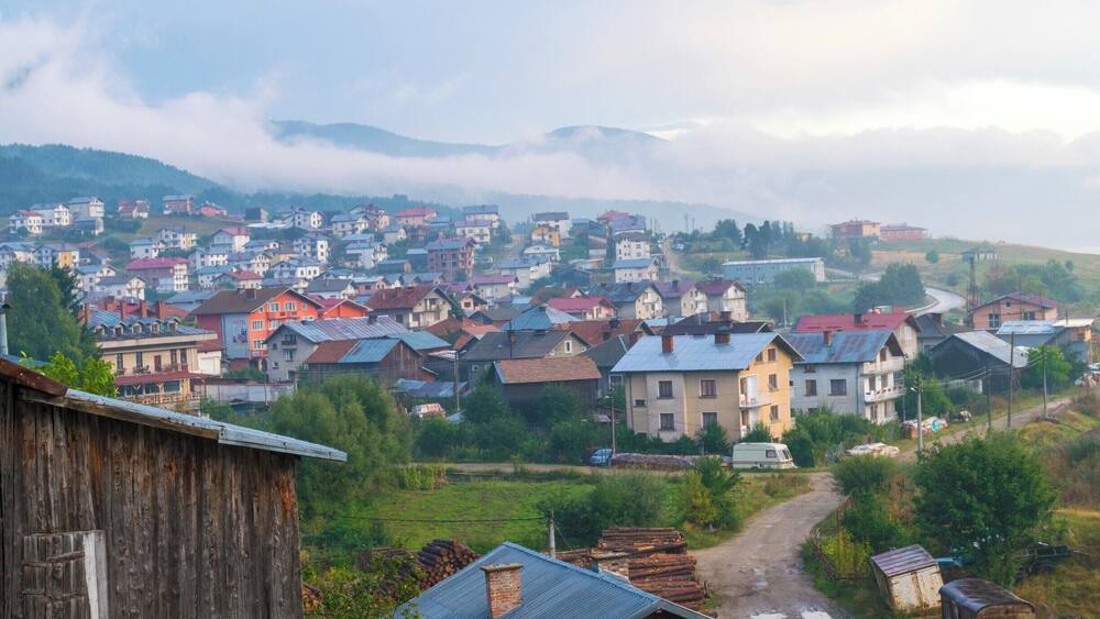 Sarnitsa city is located deep in the Rhodope mountains among remote virgin forests, the town has preserved its authentic atmosphere.
#city #Bulgaria #Rhodope