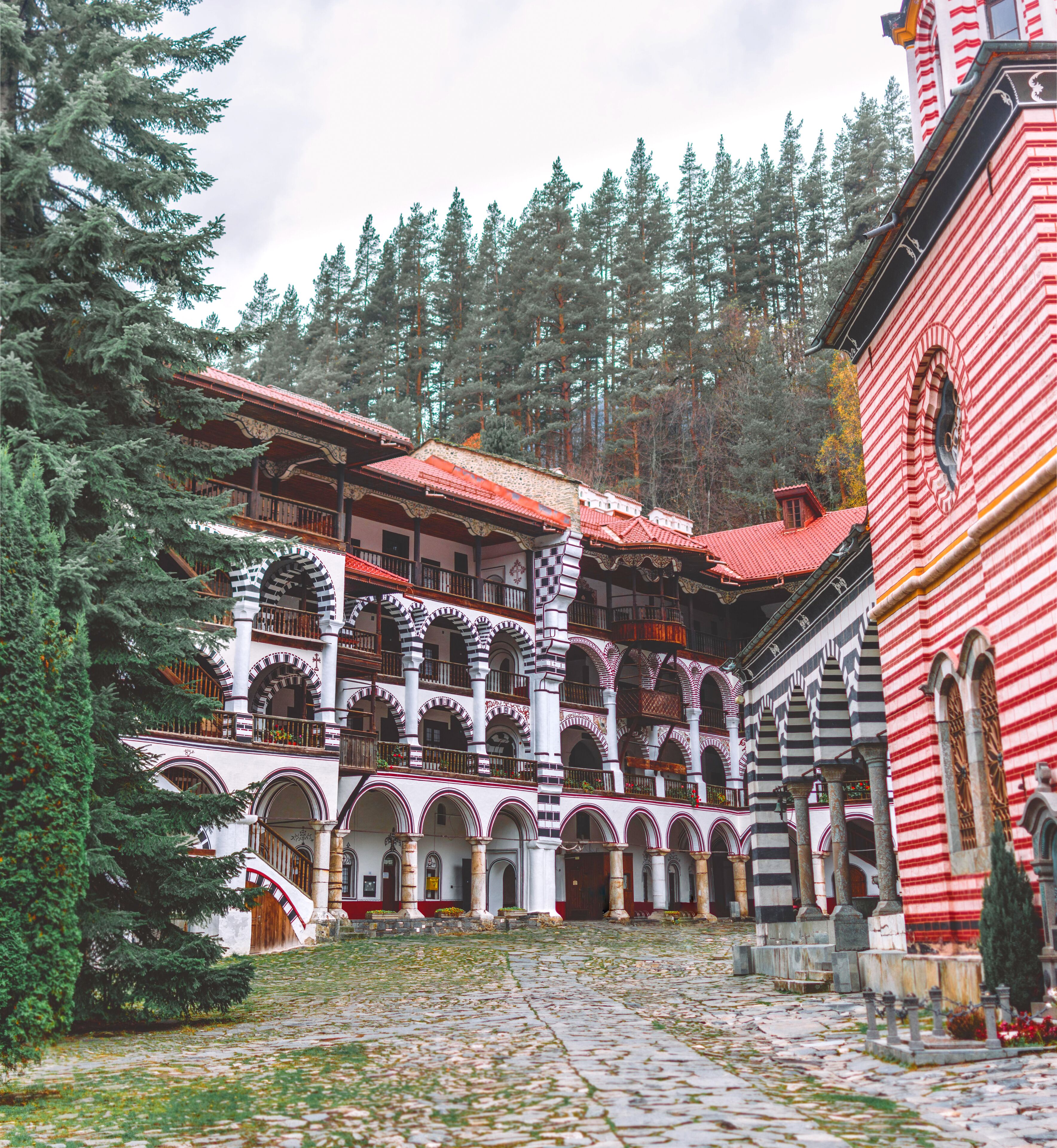 I don't necessarily connect monasteries with religion. For me they are magical places ✨ Magical for their architecture, the atmosphere, the art and the minds behind all that. Can you imagine building a place like this deep into the woods... Only the people who had the need or the will used to visit them. ⠀
Now they are open to all of us and the best we can do is just to appreciate them!
