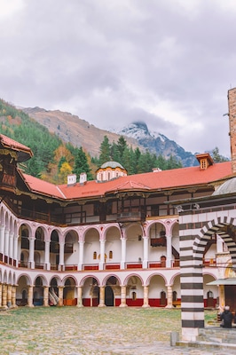 Seeing the Monastery of Saint Ivan of Rila or the Rila Monastery I understand why it is one of the most famous and culturally important places in our country. It's an amazing place! ⠀
It is situated in the Rila mountains, highest mountain range in Bulgaria and was founded in the 10th century.