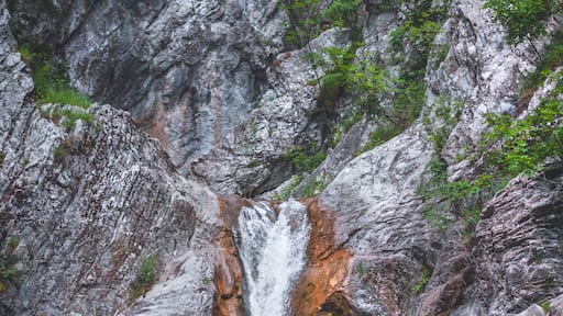 Besides the beautiful nature, the waterfall is also known for a legend that attracts many adventurers.
The legend says that beneath the waterfall lies an entrance to an underground cave where a treasure is hidden. Sounds exciting!
But for me the treasure is this view!