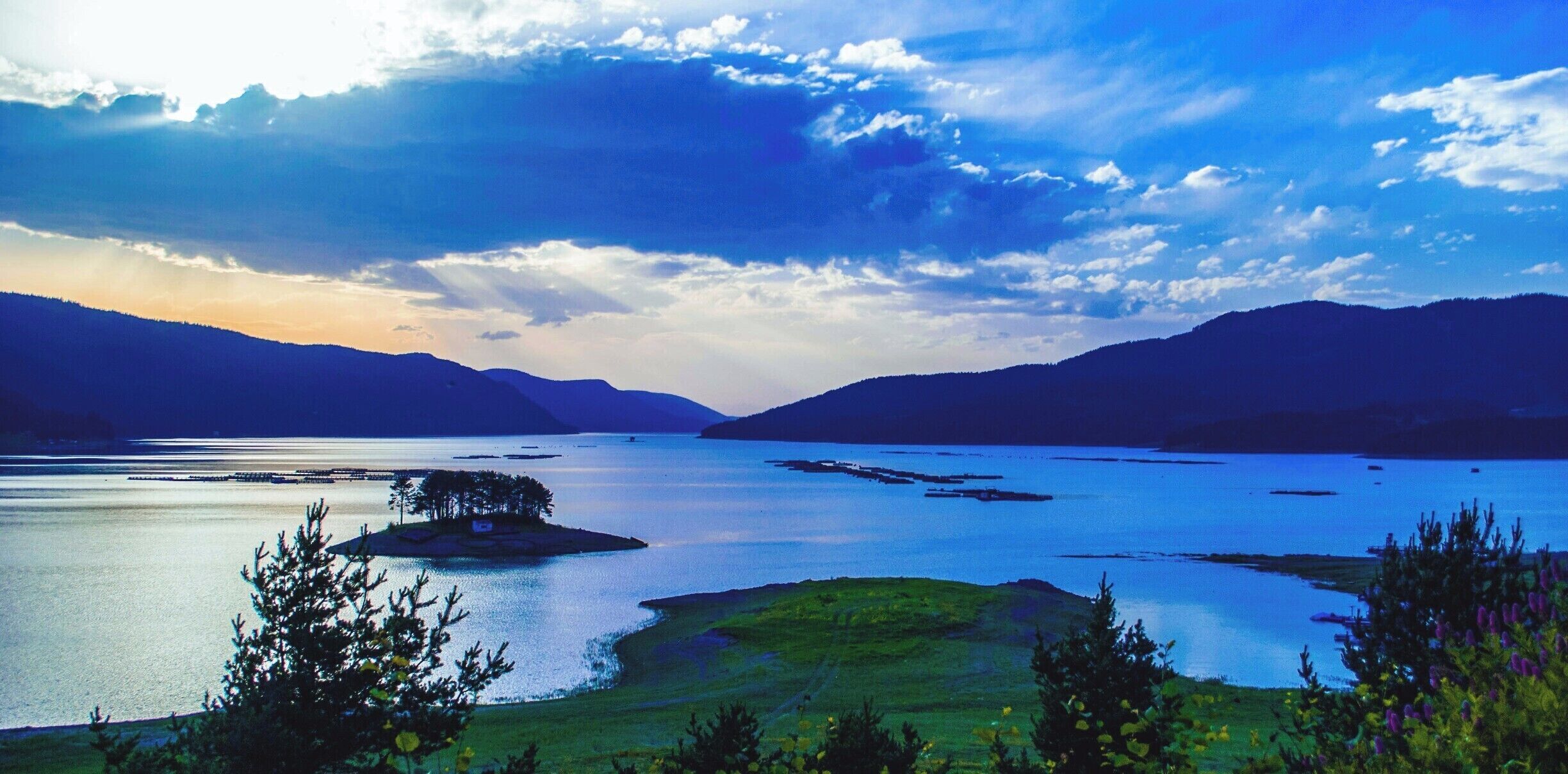 Dospat is a dam on the Dospat river in the Western Rhodopes. Located at 1200 m altitude. height. It was built on the Dospat River.
It is perfect for vacation and enjoying both water and mountains.
#BVStrove