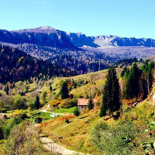 It must be refreshing to wake up to a view like this every morning. Another pit stop we did to see this view of Treskavica Nature Park.