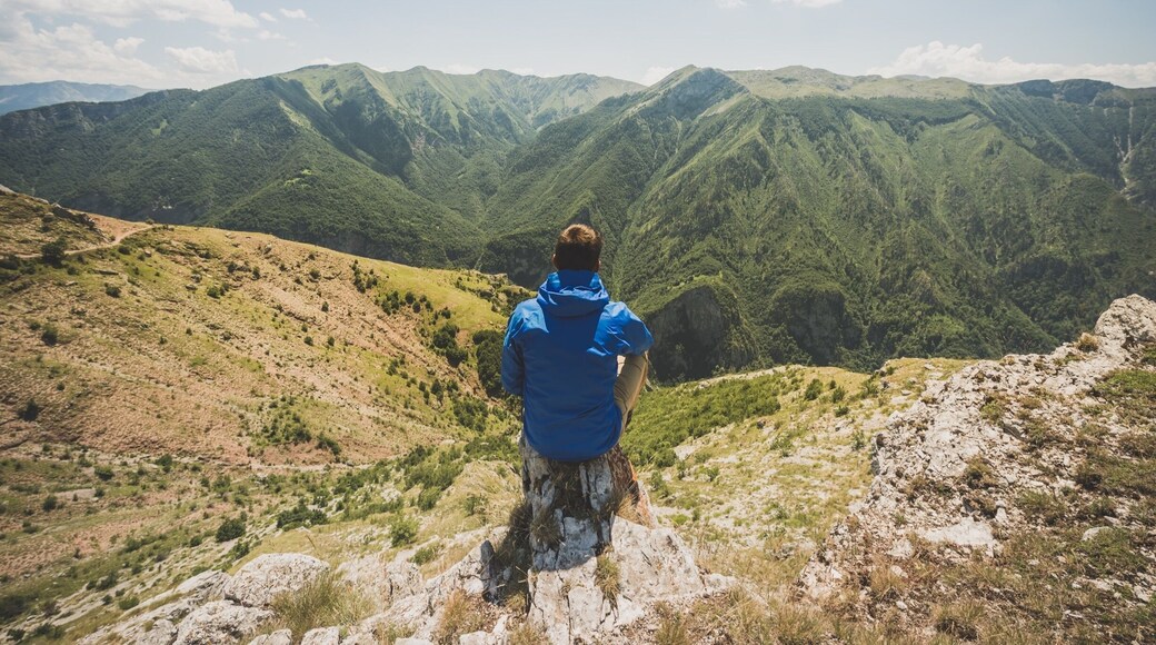Discovering the amazing bosnian mountains and authentic villages.
#TroveOn #TakeAHike
https://www.facebook.com/ShotByCanipel/
https://www.instagram.com/canipel/