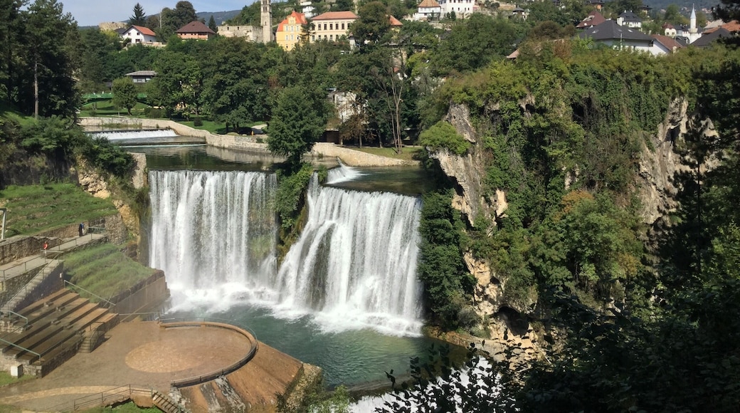 The town of Jajce is situated at the confluence of the Pliva and Vrbas rivers. This naturally occurring waterfall is one of the towns most notable landmarks, in addition to the fortress and numerous museums.
There is a viewing platform for the waterfall (entrance fee 4 marks), although the best view is from the opposite bank of the Vrbas river. There is a path, but not easy to find!
#nature #water #hiddengem #bih #architecture #mountains #river
www.agencija-jajce.ba