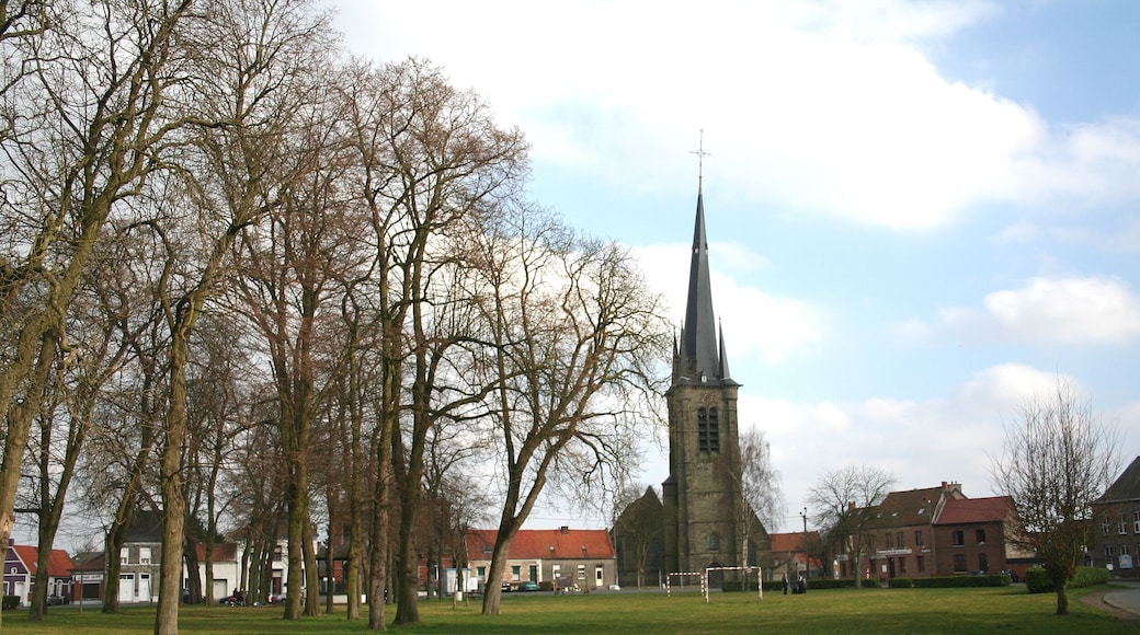 Pommerœul (Belgium), place Hautchamp - The Our-Lady church (XIII/XVIIth centuries) and his squat bell tower (XVth century - 1m80 meter from where it would stand if the tower were perfectly vertical).