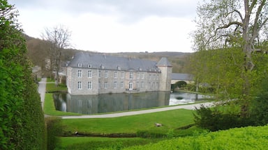 Seems like a nice way to live!