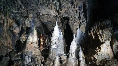 A picture shot in the cave nearby. Really beautiful scenes!