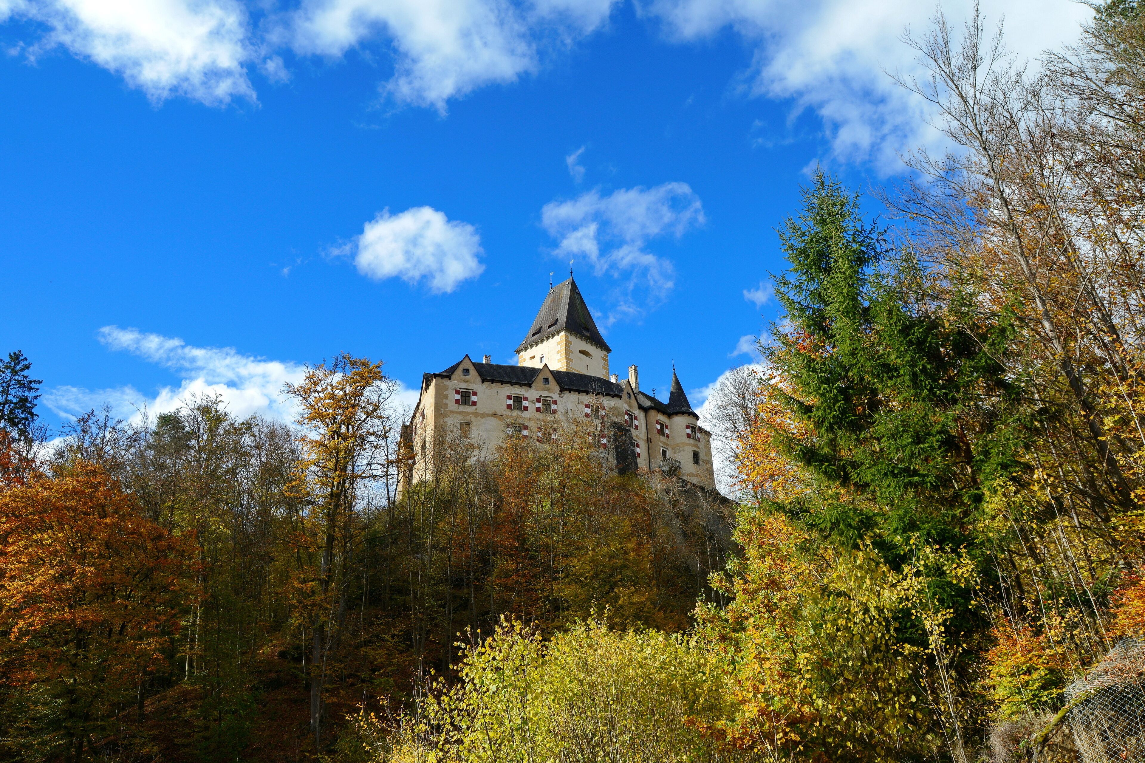 A castle surrounded by autumn foliage.